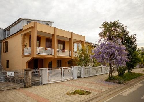 Кобулети: Rusudan's Guest House