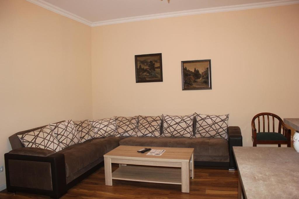 Тбилиси: New house in old town