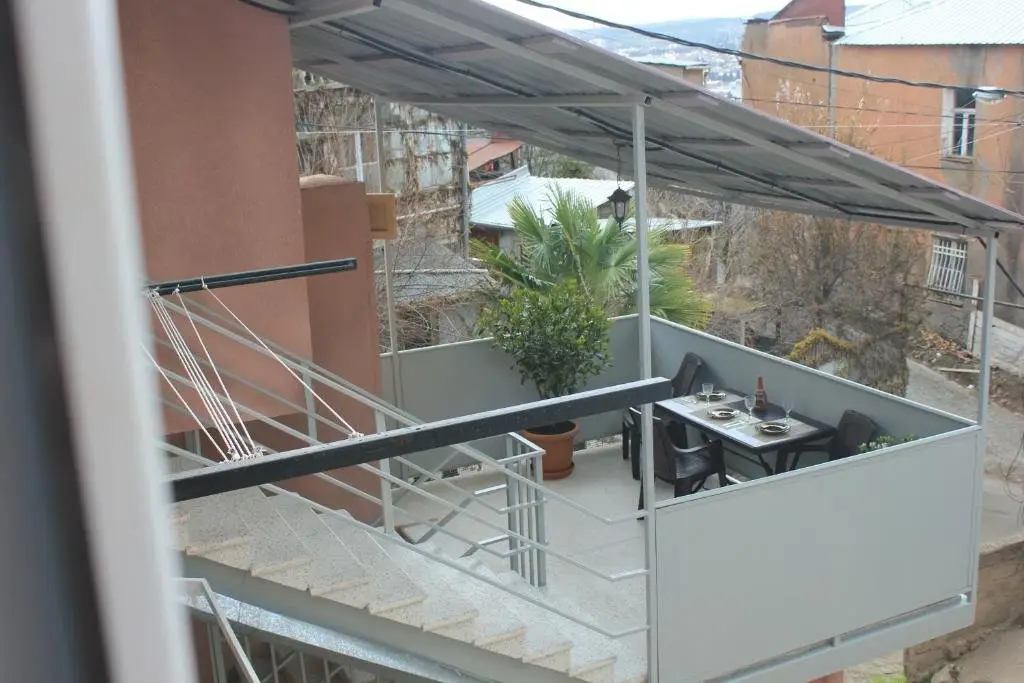 Тбилиси: New house in old town