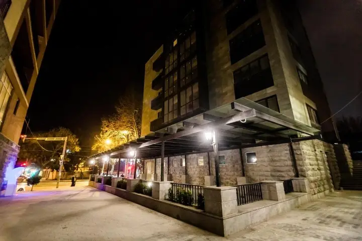 Тбилиси: Modern Avlabari in Old Town