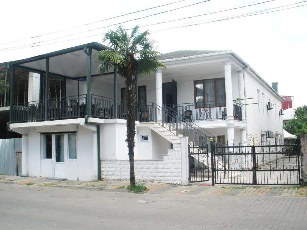 Кобулети: Leon's House