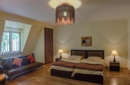 Тбилиси: Penthouse Apartment with Panoramic Views