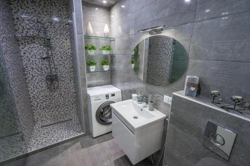 Тбилиси: Luxury apartments on Chanturia Street