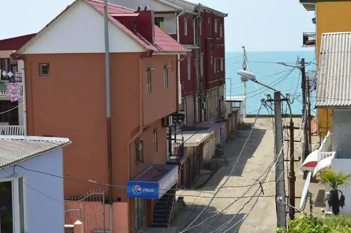 Кобулети: Lucy House