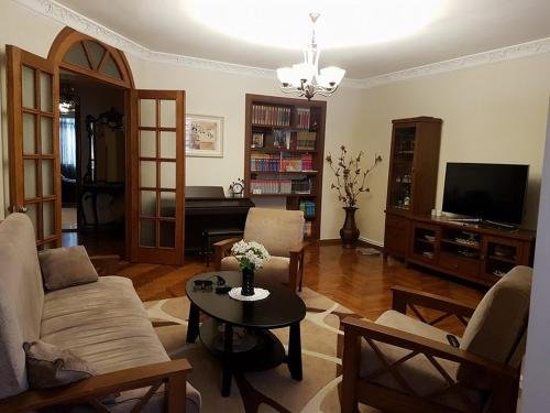 Батуми: Guest House Irina