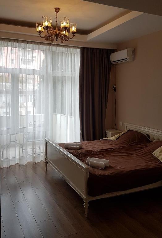 Тбилиси: David's apartment on Chavchavadze avenue