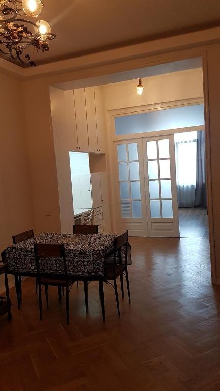Тбилиси: David's apartment on Chavchavadze avenue