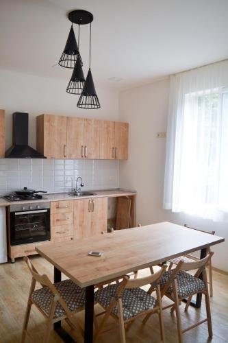 Батуми: Maia's Warm Guest House