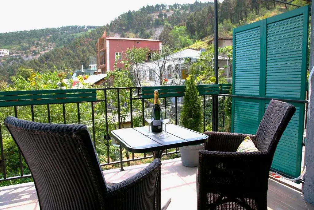 Тбилиси: Old Town Apartments With Terrace
