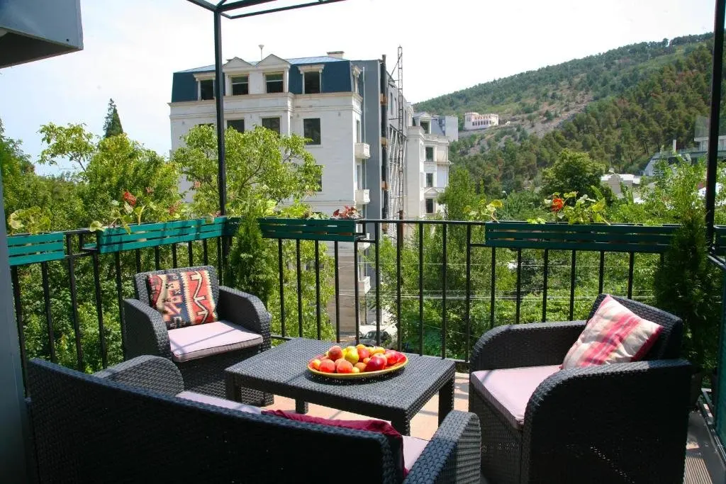 Тбилиси: Old Town Apartments With Terrace