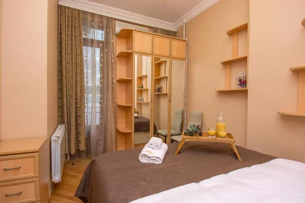 Тбилиси: Gallery Apartment on Freedom Square