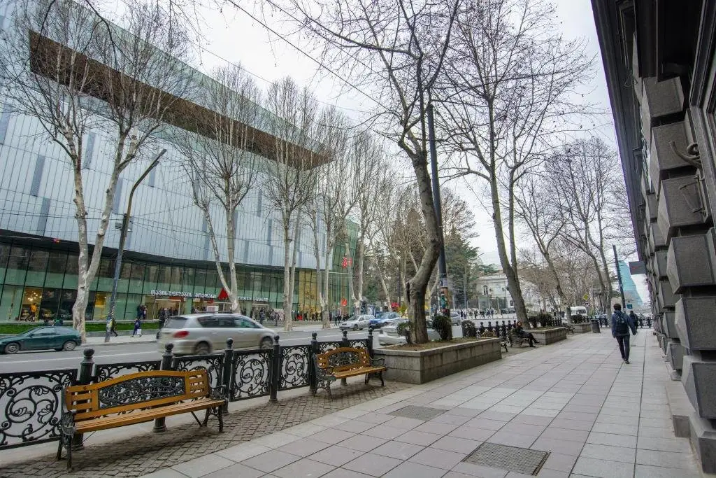 Тбилиси: Gallery Apartment on Freedom Square