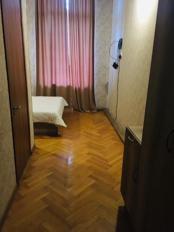 Тбилиси: Nishi Hotel