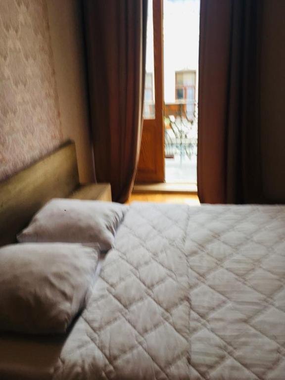 Тбилиси: Nishi Hotel