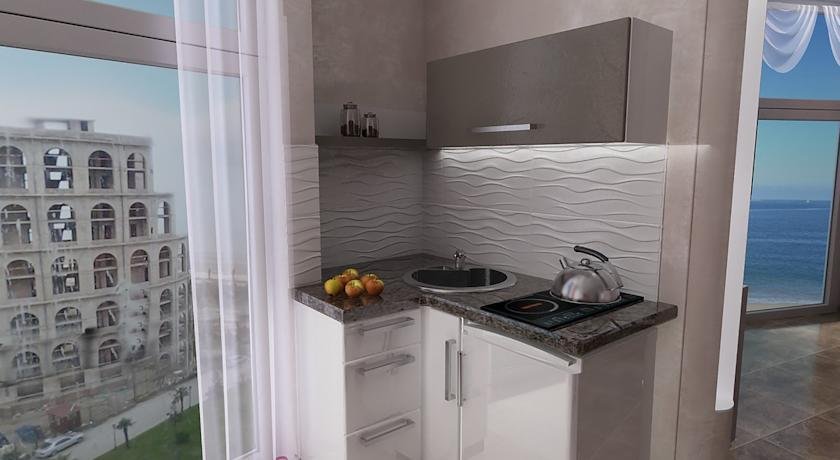 Батуми: Rok otel' Pervaja Linija