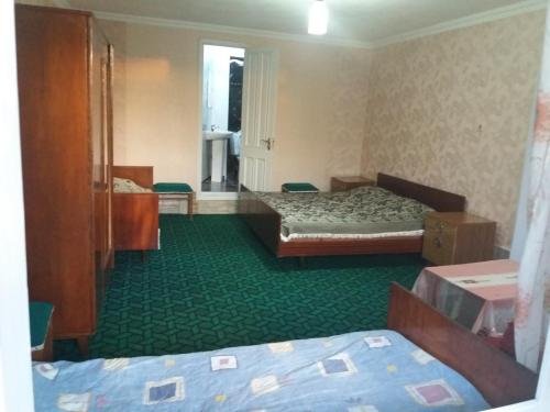 Батуми: Gulnara Guest House