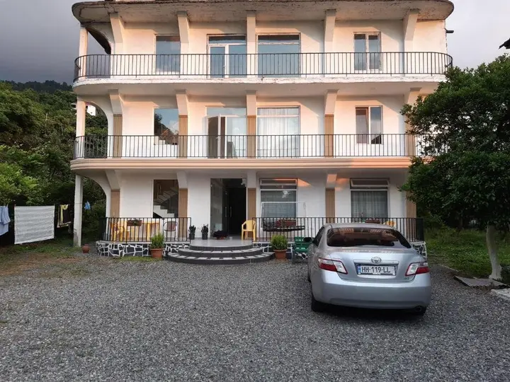 Батуми: Neli Guest House