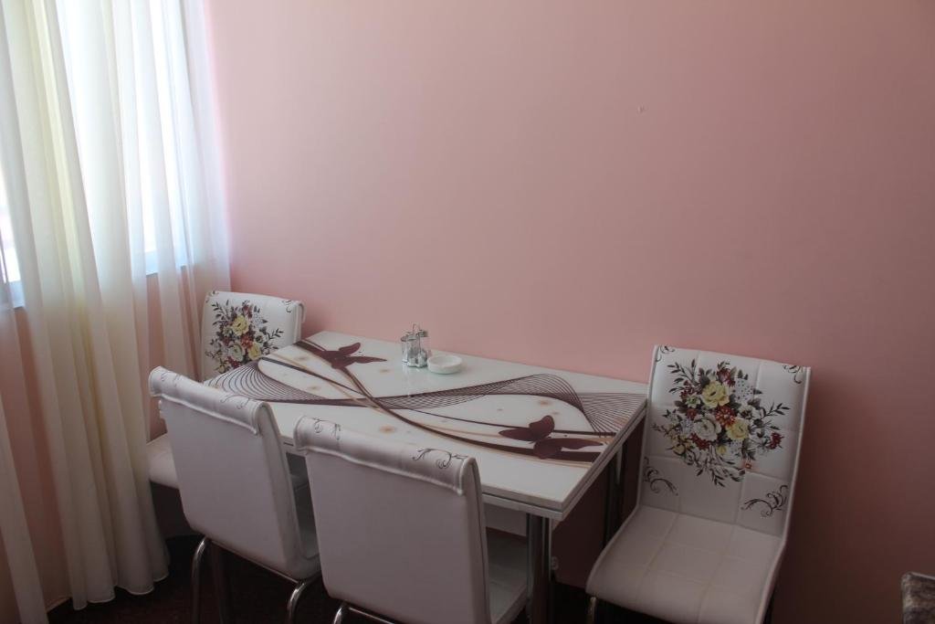 Батуми: Hotel Guna+