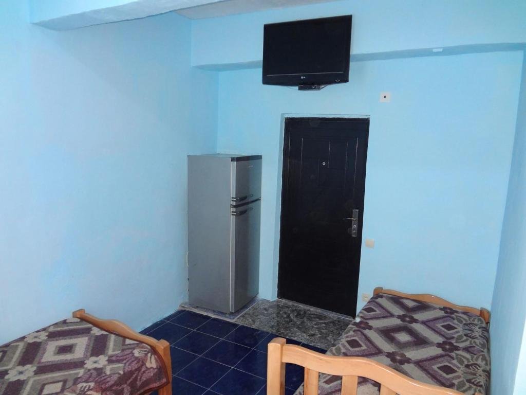 Букнари: Hostel