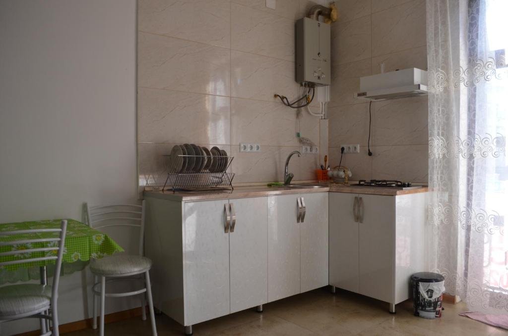 Батуми: Khatuna's apartment on Gamsakhurdia Street
