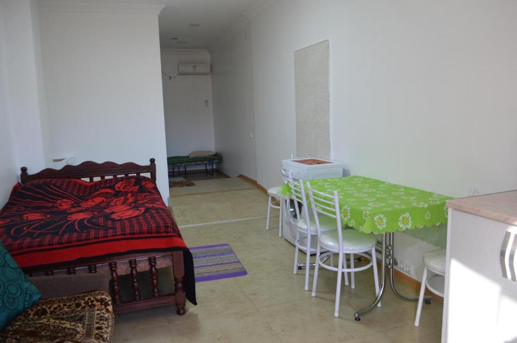 Батуми: Khatuna's apartment on Gamsakhurdia Street