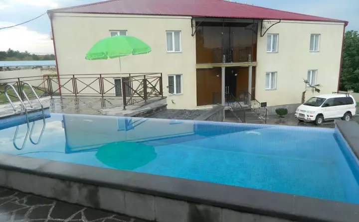 Тбилиси: Hotel Kavkazioni
