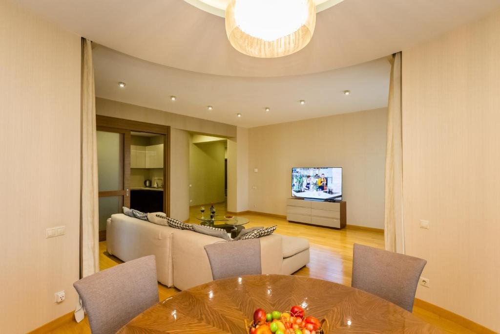 Тбилиси: Central Cosy 5BD-5BATH Apartment
