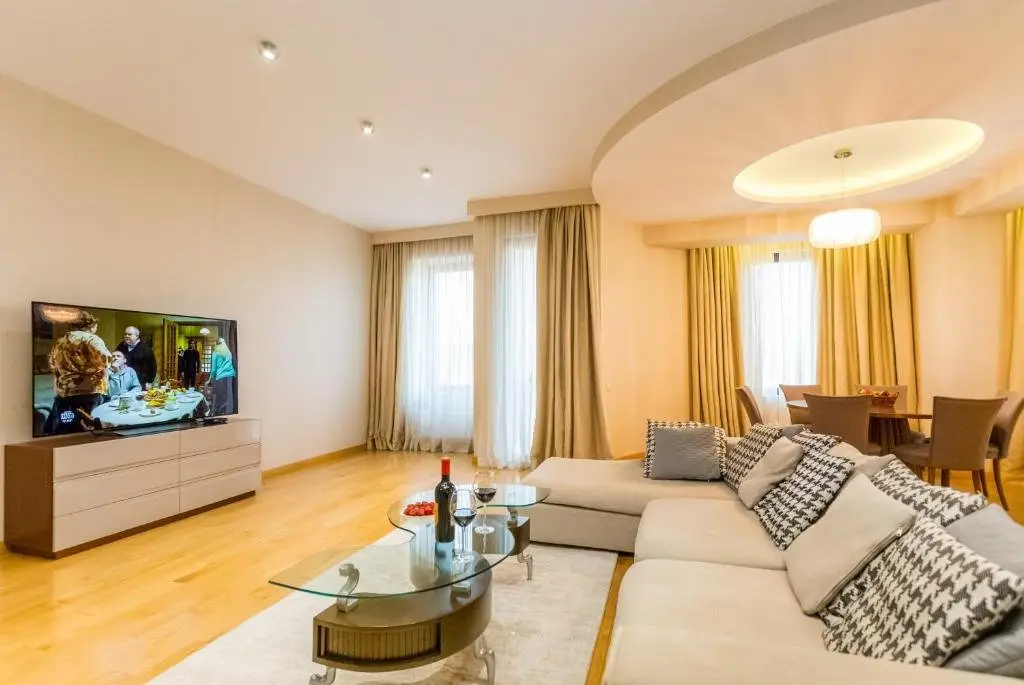 Тбилиси: Central Cosy 5BD-5BATH Apartment