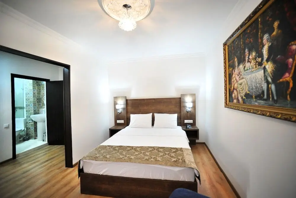 Тбилиси: RK Hotel City