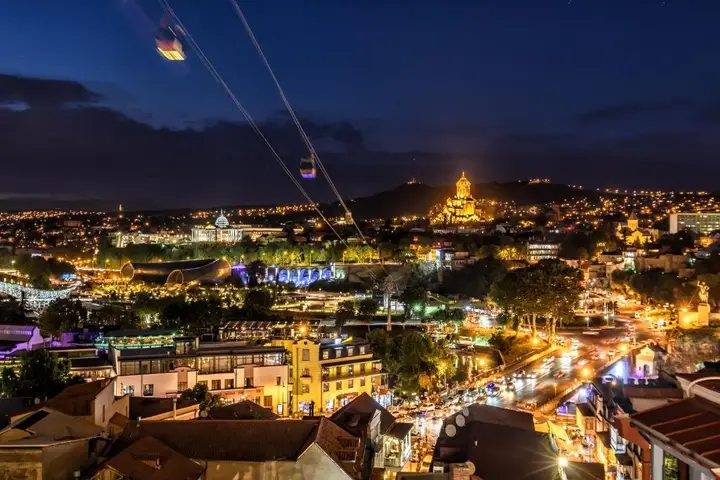 Тбилиси: New apartment with amazing views in Old Tbilisi