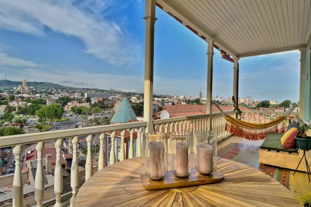 Тбилиси: New apartment with amazing views in Old Tbilisi