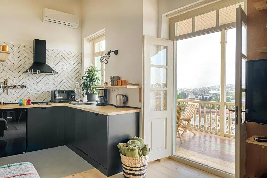 Тбилиси: New apartment with amazing views in Old Tbilisi