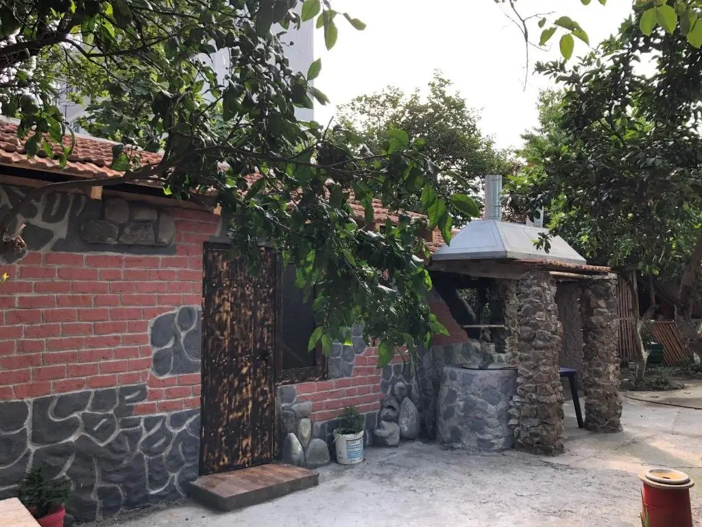 Батуми: Mzeos House