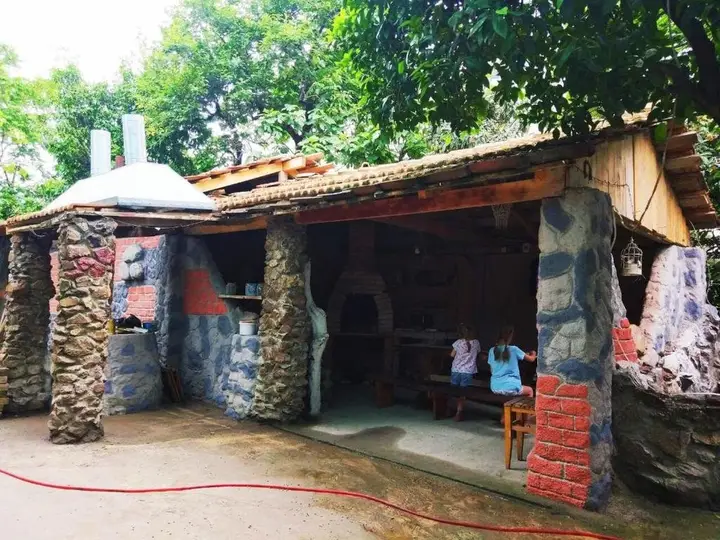 Батуми: Mzeos House