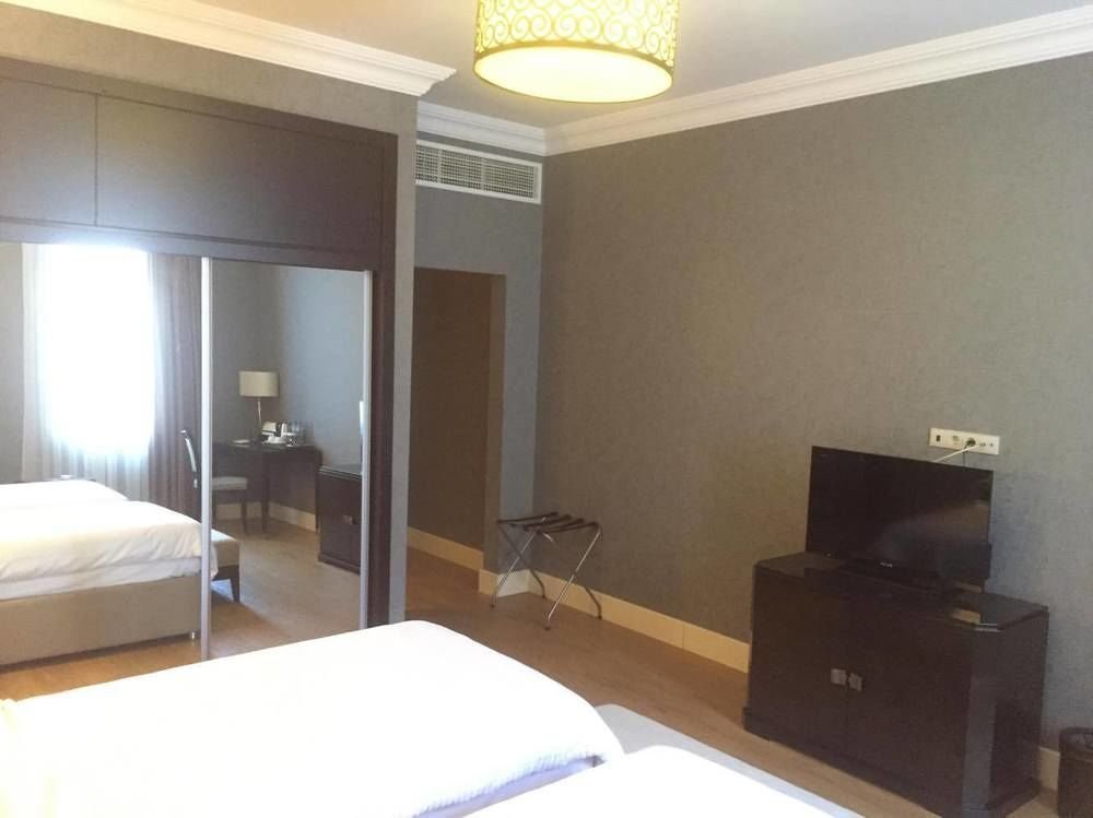 Батуми: President Plaza Hotel