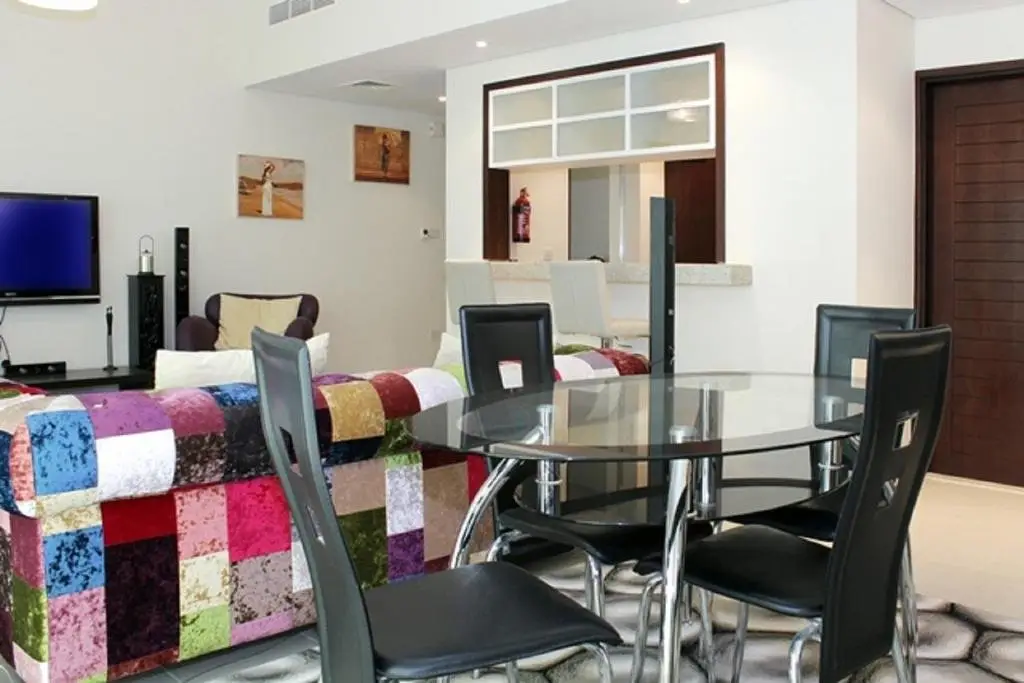 Дубай: New Arabian Holiday Homes - Boulevard Central