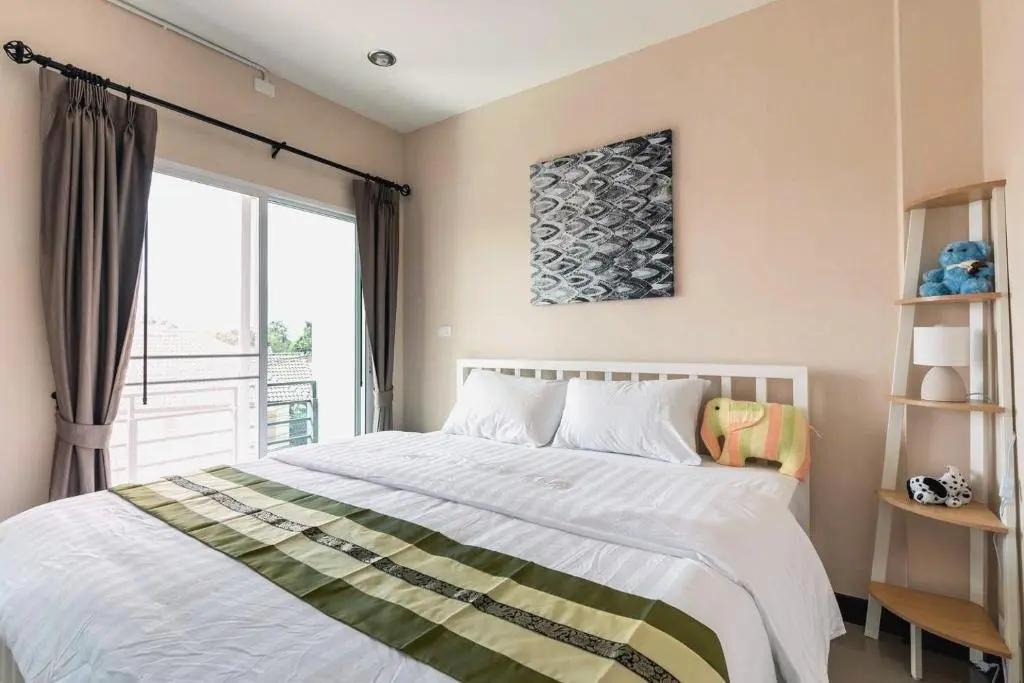 Чиангмай: Modern Townhome at the Saturday Market and Old City