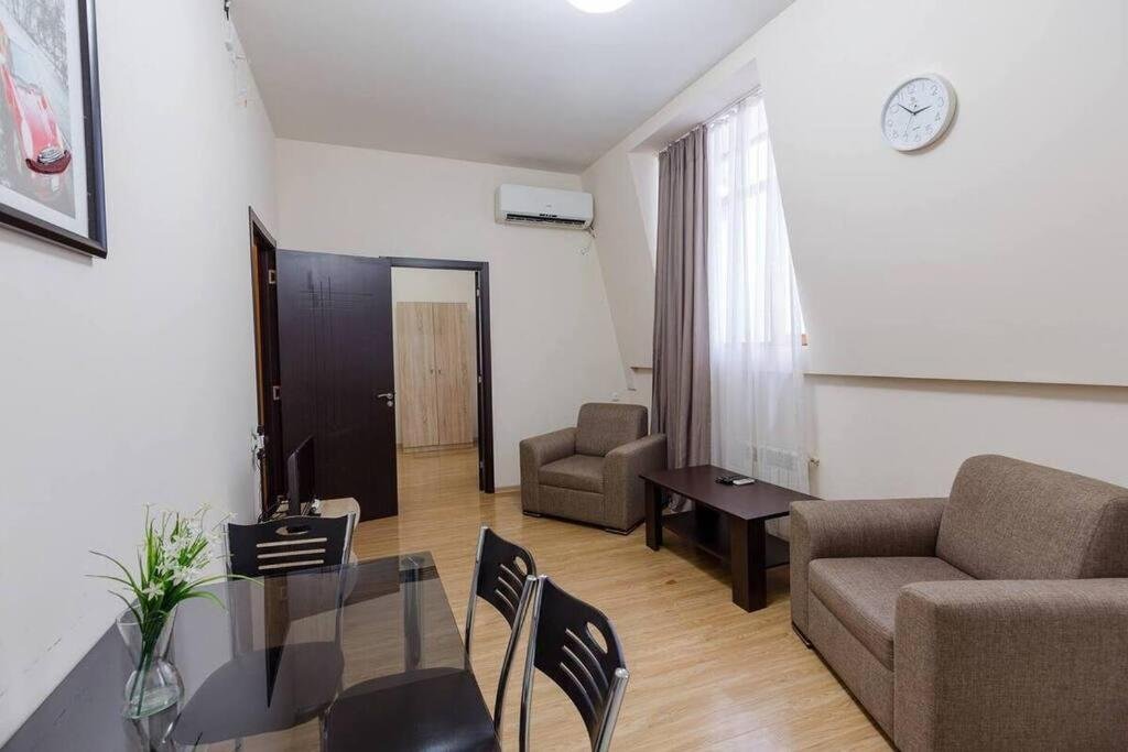 Батуми: Apartment near Piazza few minutes to the beach