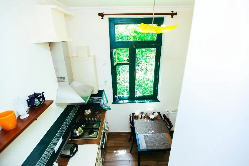 Тбилиси: Cozy Apartment with Private Garden