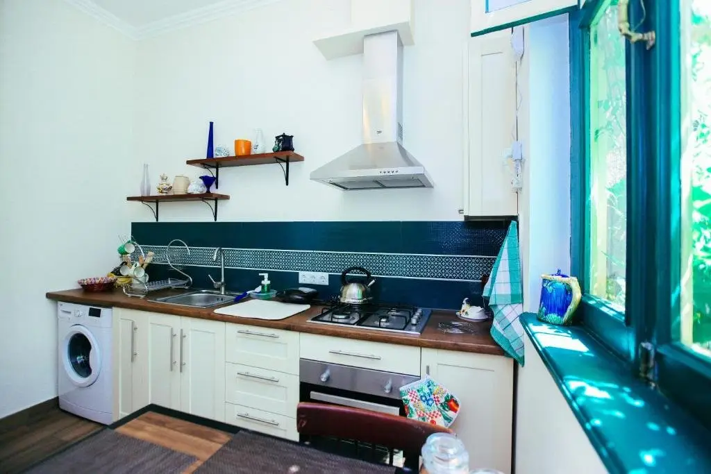 Тбилиси: Cozy Apartment with Private Garden