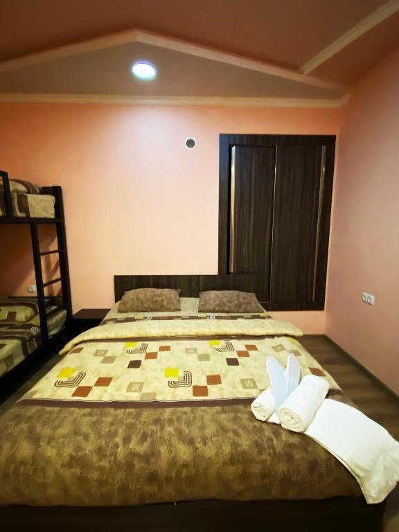 Ереван: F & F Hostel