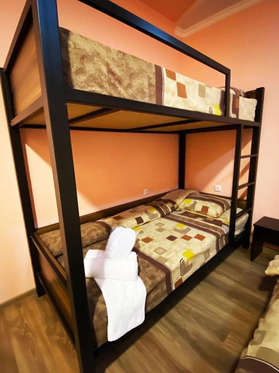 Ереван: F & F Hostel