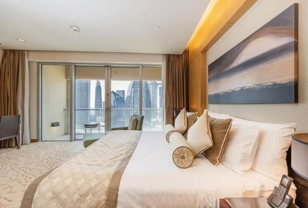 Дубай: Emaar Fashion Avenue – Formerly Address Dubai Mall Four Apple