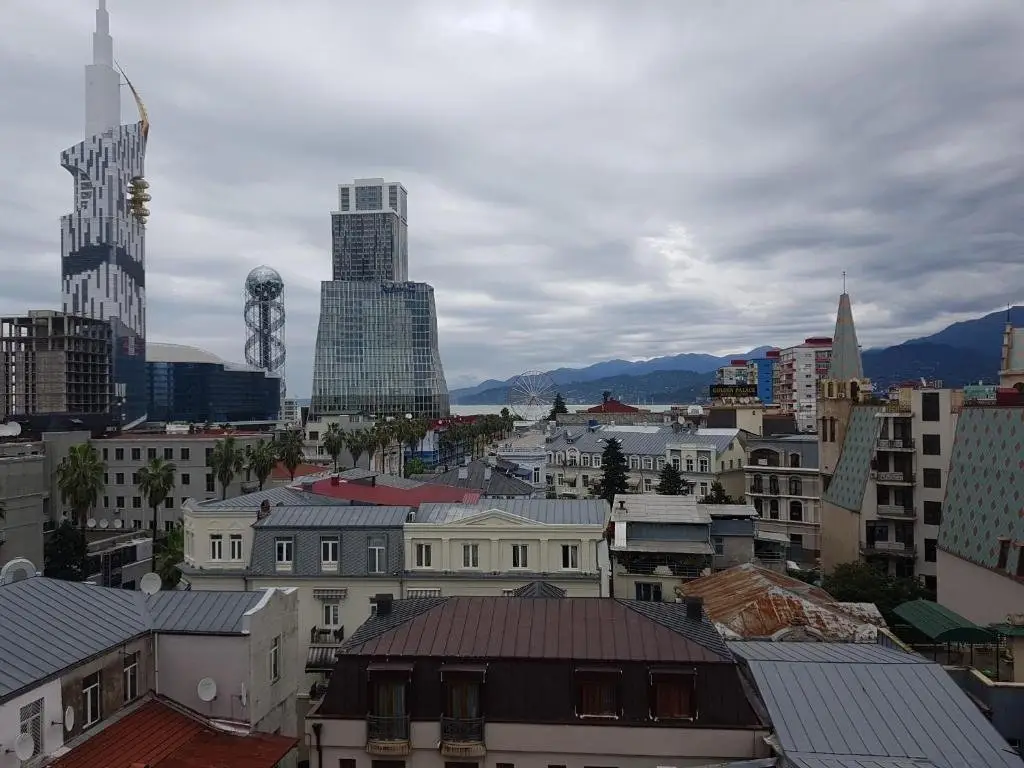 Батуми: Batumi Face House
