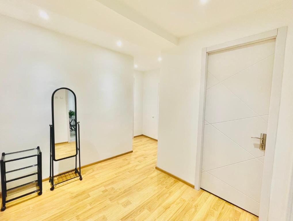 Батуми: 2 Bedroom Apartment on Chavchavadze Ave