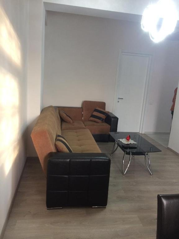 Тбилиси: 25 Alexander Kazbegi Avenue