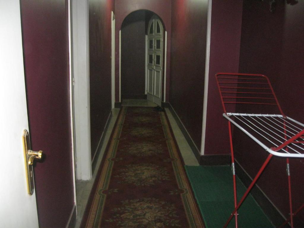 Гиза: Three-Bedroom Apartment at Nazlet El Semman