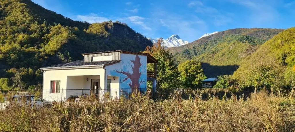 Они: Racha Cornfield House (and mountain views!)