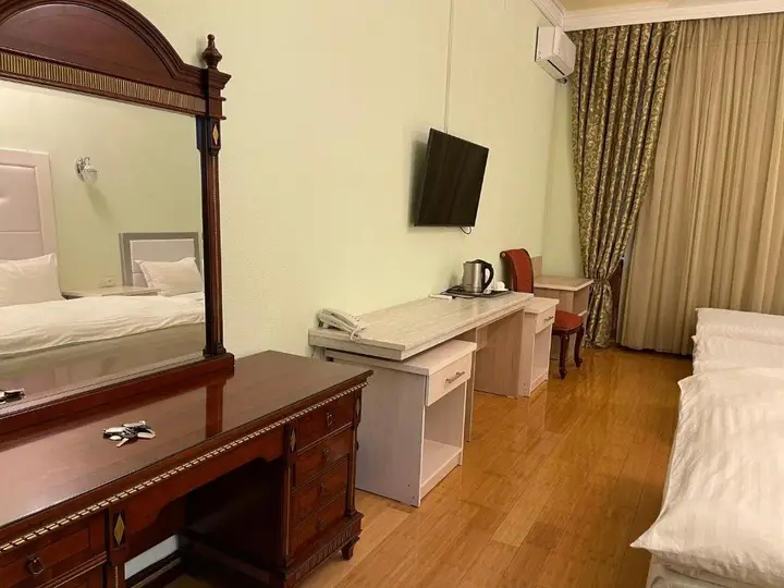Ташкент: Queens Hotel
