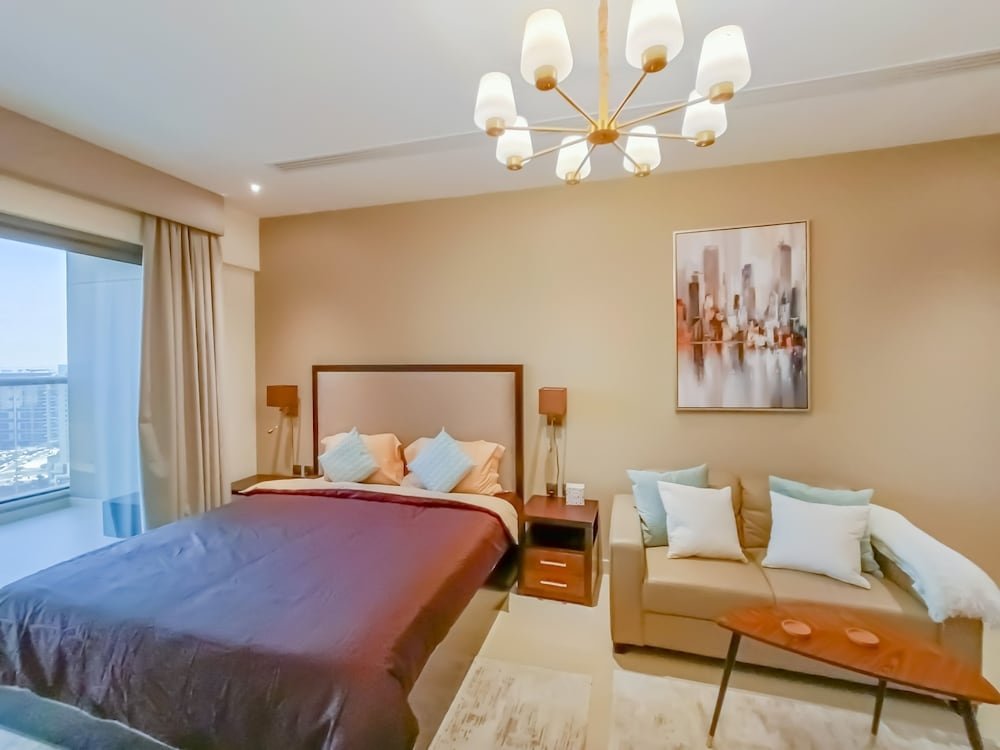 Дубай: SuperHost - Elegant Studio With Balcony Overlooking The Canal